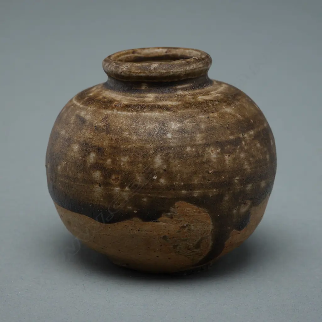 Stoneware jarlet – Sawankhalok - c.15thC, Image 1++